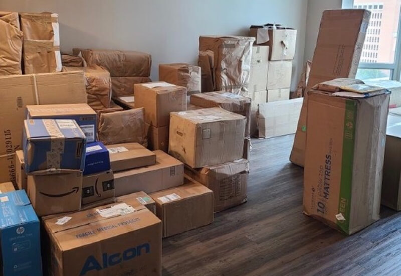 Professional organizer Barbara Reich and her daughter began the move-in process by sorting through the boxes from home and from Rebecca’s dorm.
