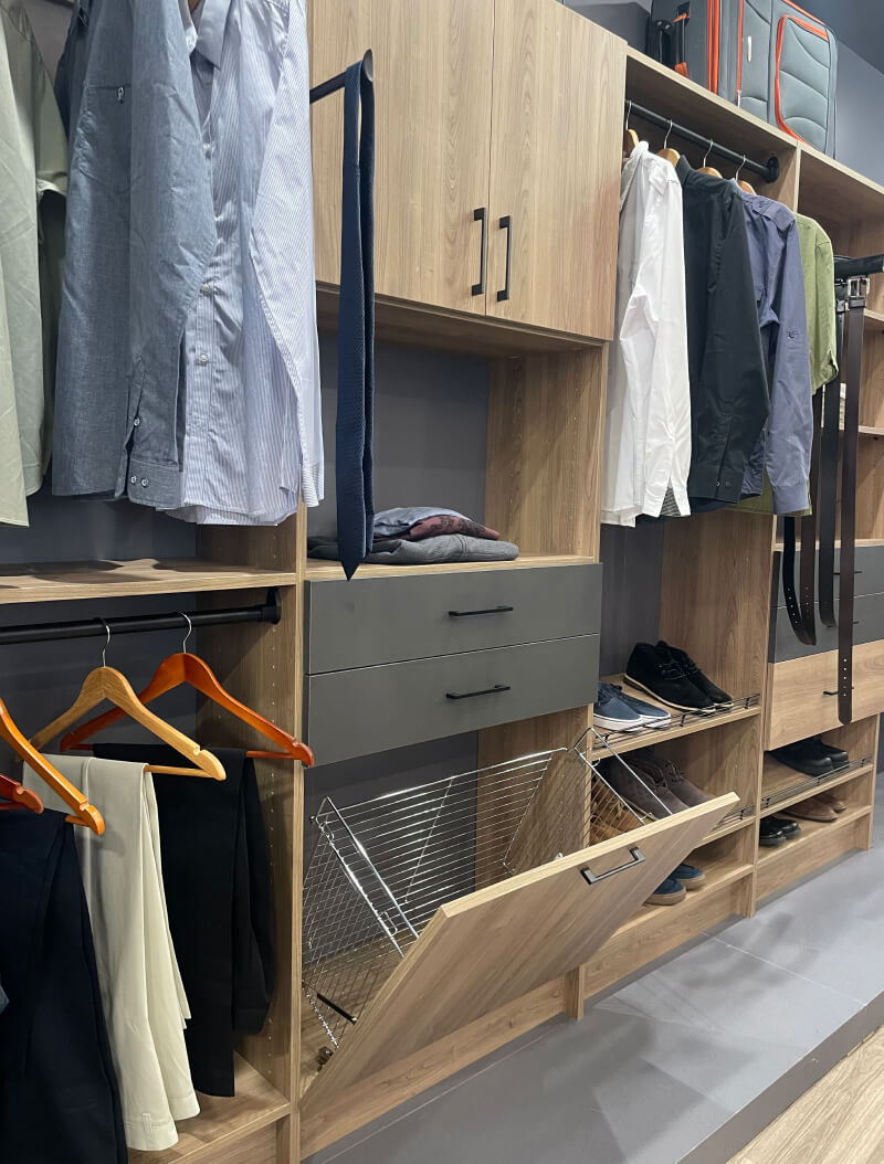 MasterSuite with matte black hardware